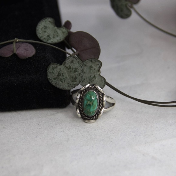 Native American Jewelry - Native American Sterling Silver Green Turquoise Ring Split Shank Size 10